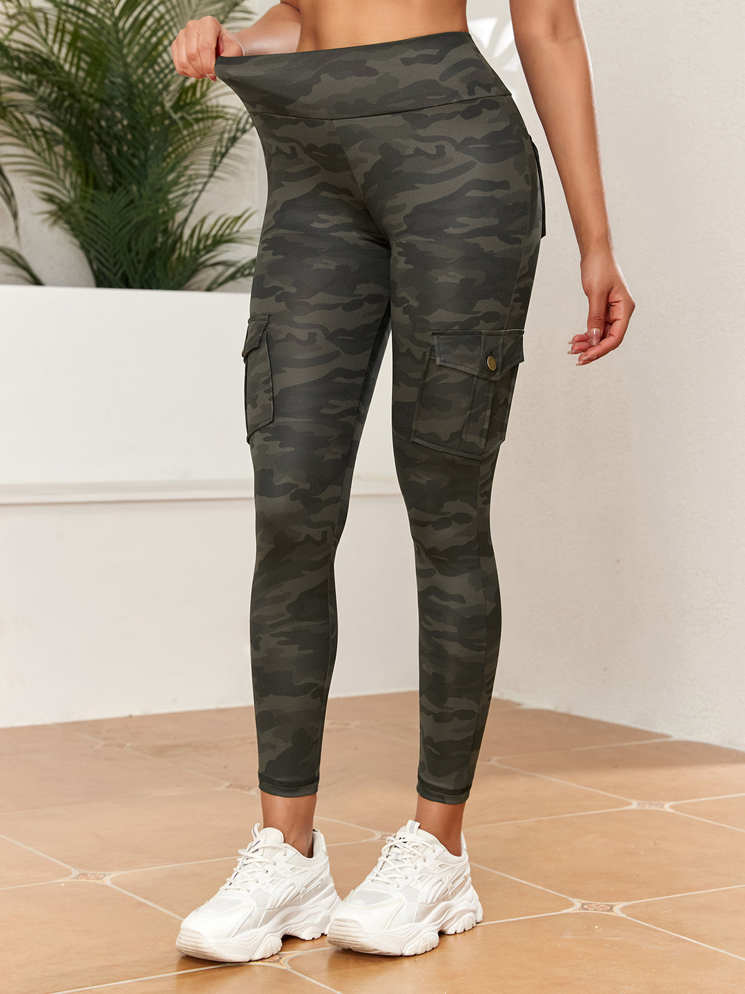 Women's Camouflage Print High Waisted Yoga Leggings With Pockets, Slim Fit Athletic Workout Pants, Utility Cargo Style, Sportswear