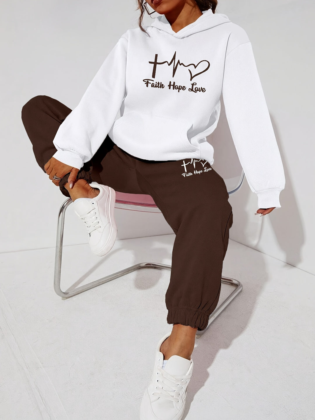 Fashionable Sportswear Set for Women, Perfect for Autumn And Winter, Featuring a Stylish Hooded Sweatshirt And Casual Joggers, Designed to Be Trendy And Youthful.